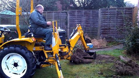 using a mini digger to clear a garden|mini garden digger tutorial.